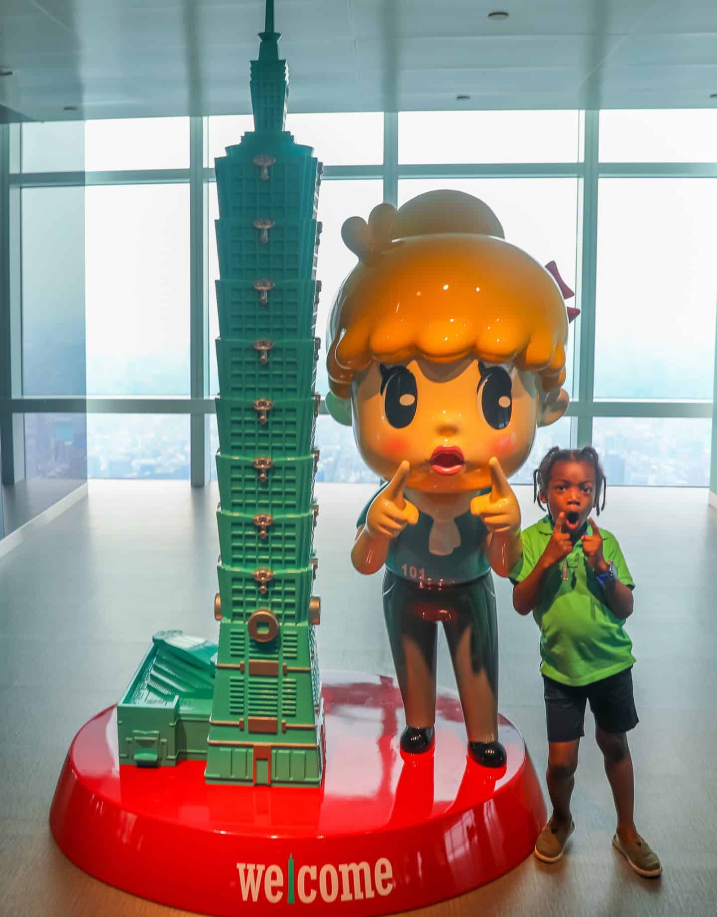 visit Taipei 101 with black kids